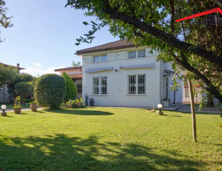 casa indipendente in vendita a Roma in zona Infernetto