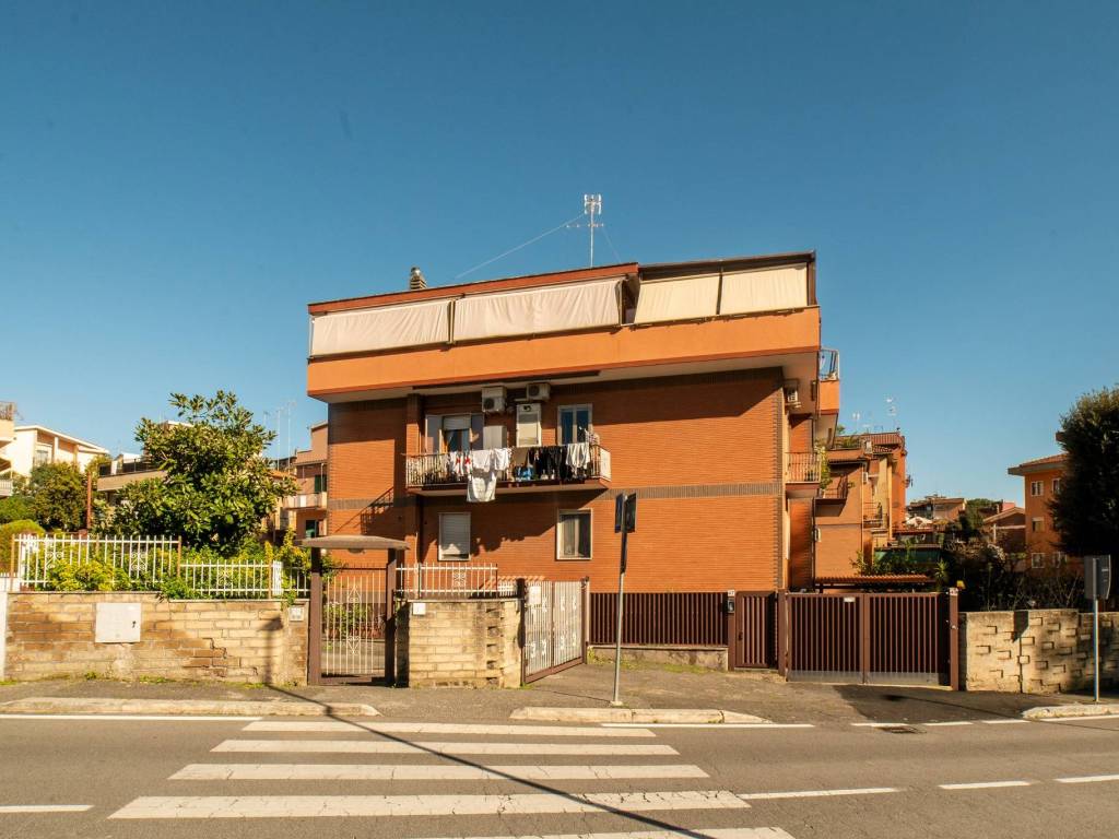 appartamento in vendita a Roma in zona Corviale