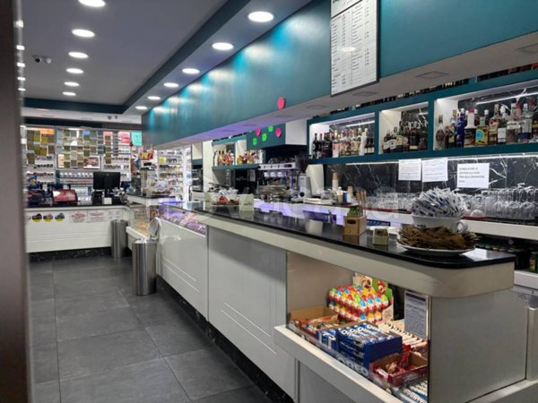negozio in vendita a Roma in zona Finocchio