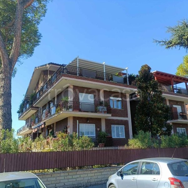 appartamento in vendita a Roma in zona Torre Gaia