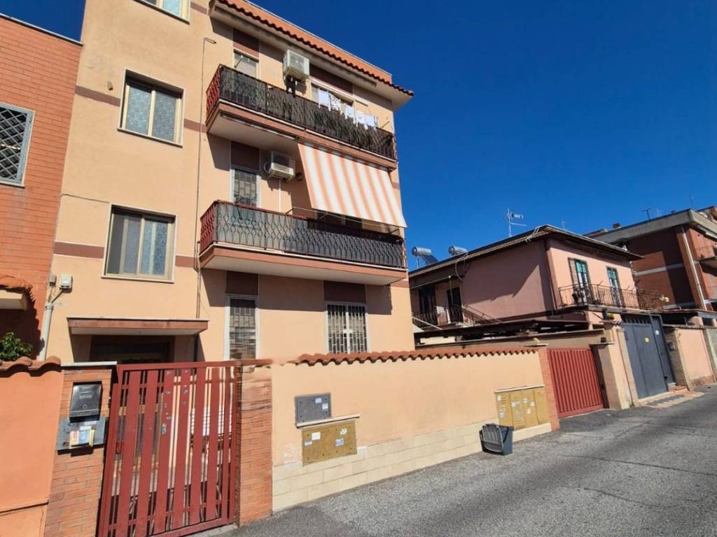 appartamento in vendita a Roma in zona Acilia