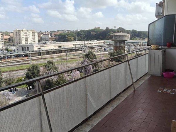 appartamento in vendita a Roma in zona Ostiense