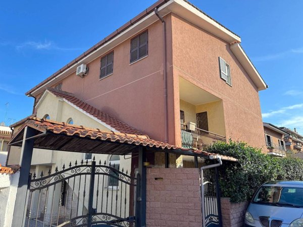 appartamento in vendita a Roma in zona Ostia