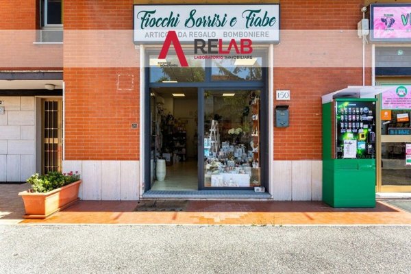 negozio in vendita a Roma in zona Dragona/Bagnoletto