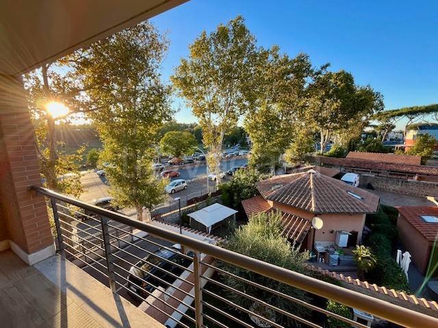 appartamento in vendita a Roma in zona Appio Claudio