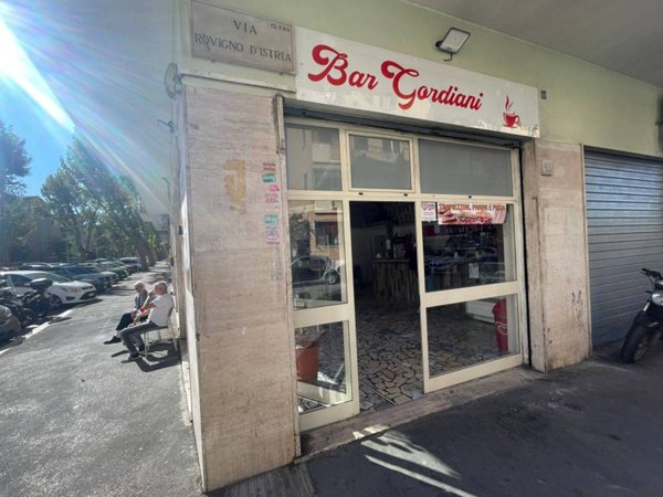 negozio in vendita a Roma in zona Prenestino-Labicano