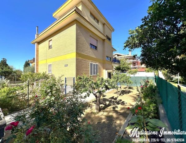 appartamento in vendita a Roma in zona Acilia