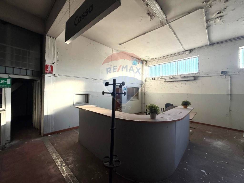 negozio in vendita a Roma in zona Alessandrino