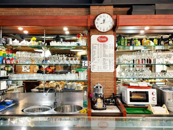 negozio in vendita a Roma in zona Torrino