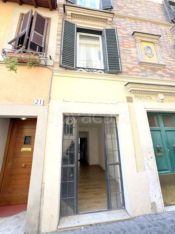 negozio in vendita a Roma in zona Rione Borgo