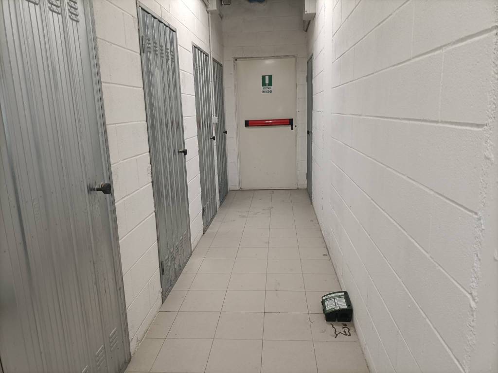 locale commerciale in vendita a Roma in zona Mezzocammino