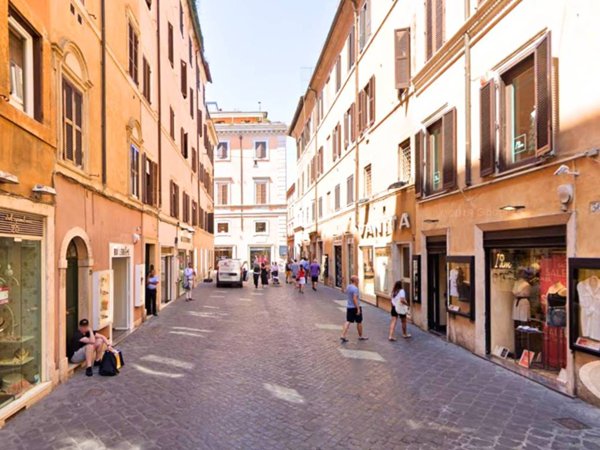 negozio in vendita a Roma in zona Trevi-Colonna