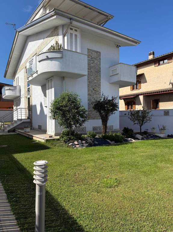 appartamento in vendita a Roma in zona Osteria del Curato