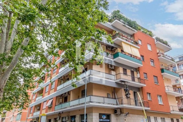 appartamento in vendita a Roma in zona Appio Claudio