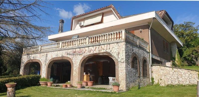 casa indipendente in vendita a Roma in zona Prima Porta