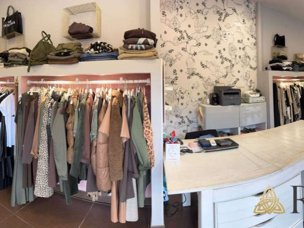 negozio in vendita a Roma in zona La Pisana