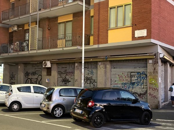negozio in vendita a Roma in zona Collatino