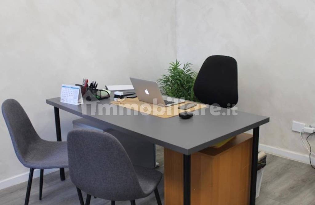 negozio in vendita a Roma in zona Primavalle