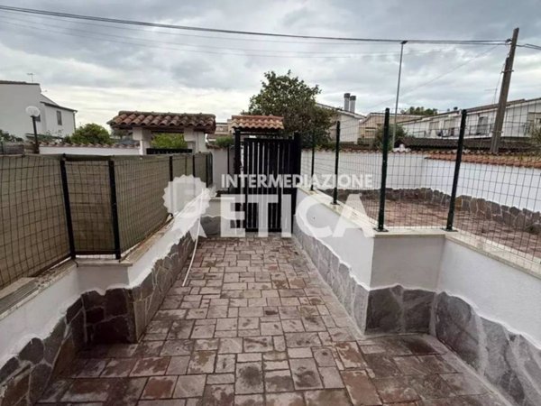 casa indipendente in vendita a Roma in zona Ostia Antica