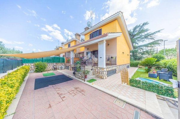 casa indipendente in vendita a Roma in zona Castelverde