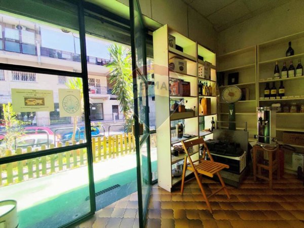 negozio in vendita a Roma in zona Tor di Quinto