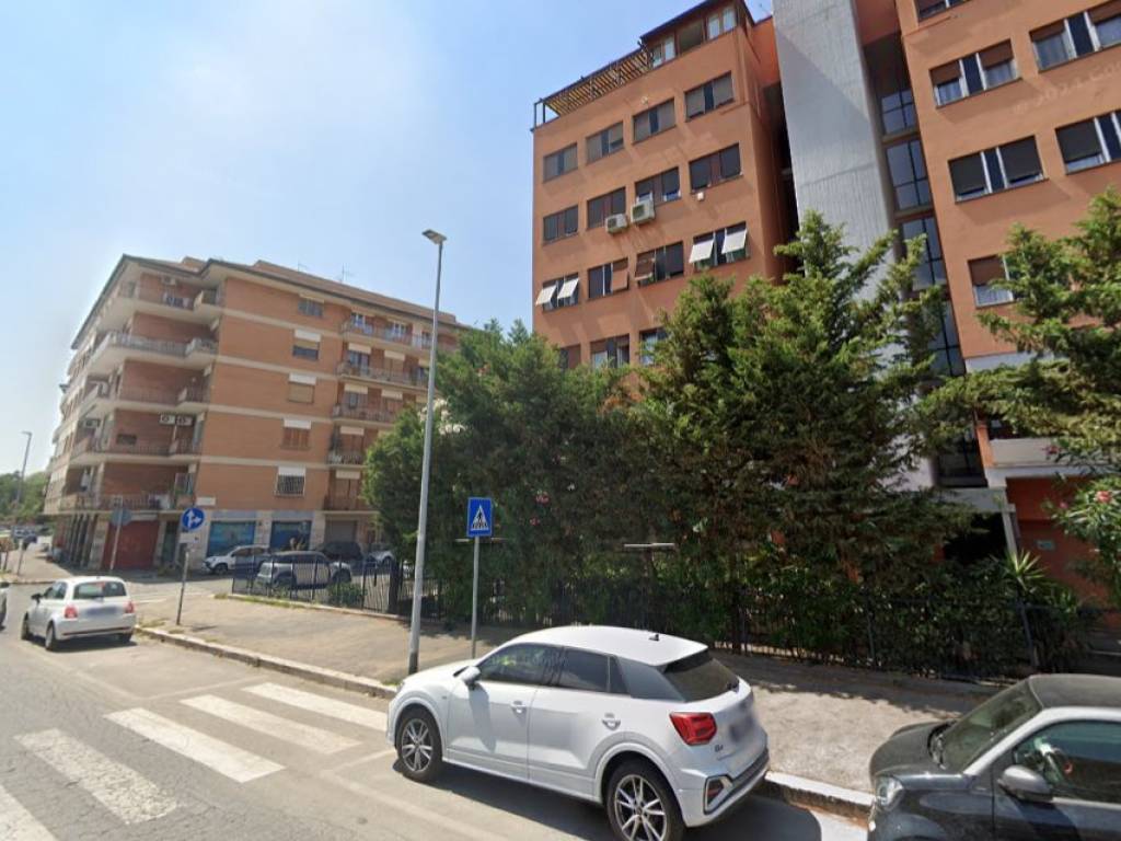 appartamento in vendita a Roma in zona Tuscolano