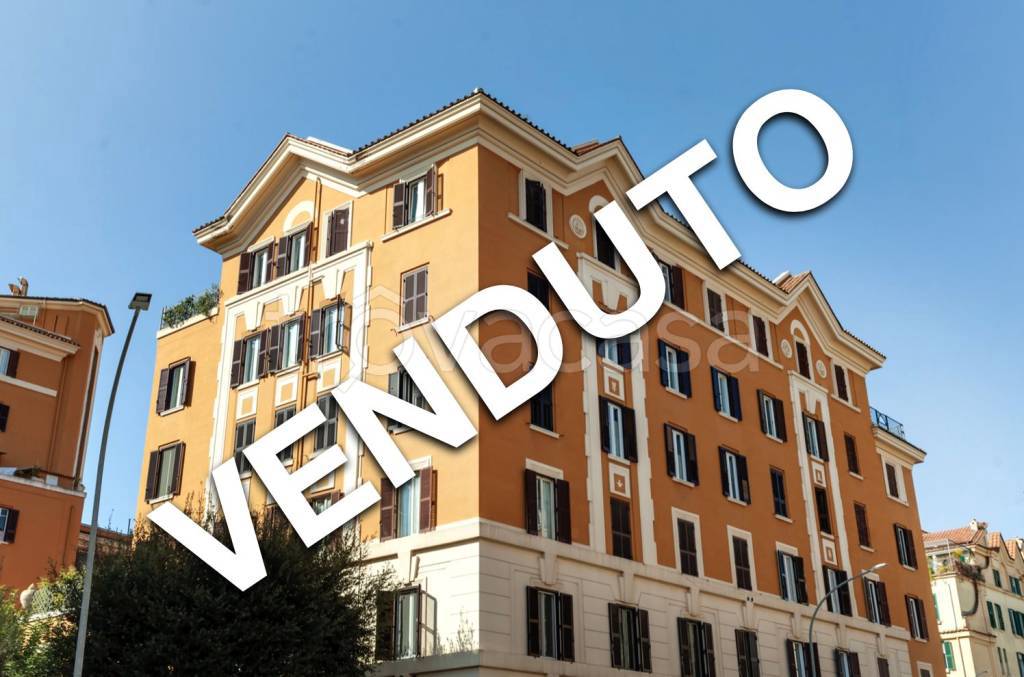 appartamento in vendita a Roma in zona Rione Monti/Campitelli