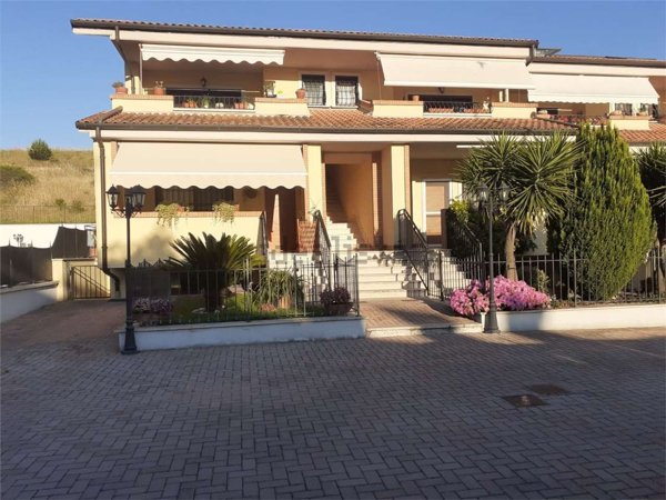 appartamento in vendita a Roma in zona Casalotti