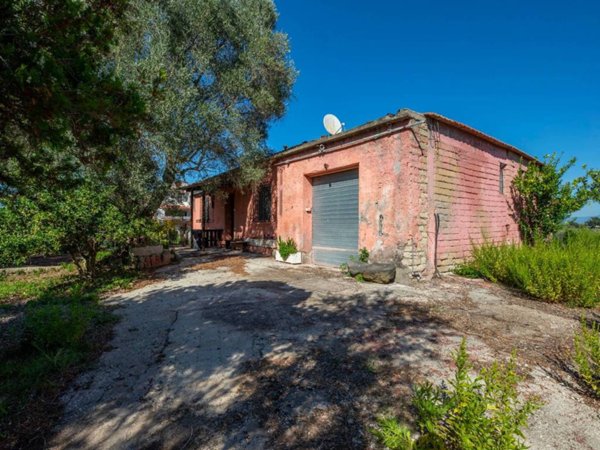 casa indipendente in vendita a Roma in zona Labaro
