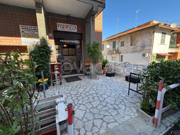 negozio in vendita a Roma in zona Tomba di Nerone