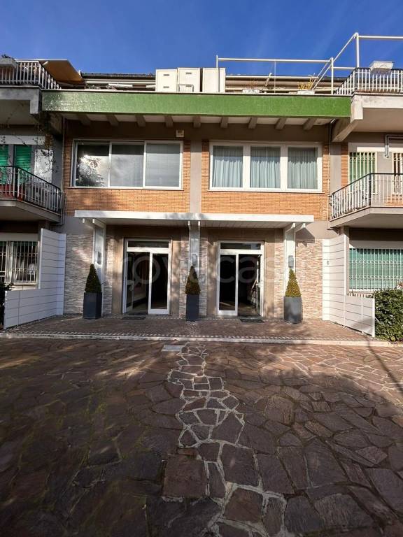 appartamento in vendita a Roma in zona Appio Pignatelli