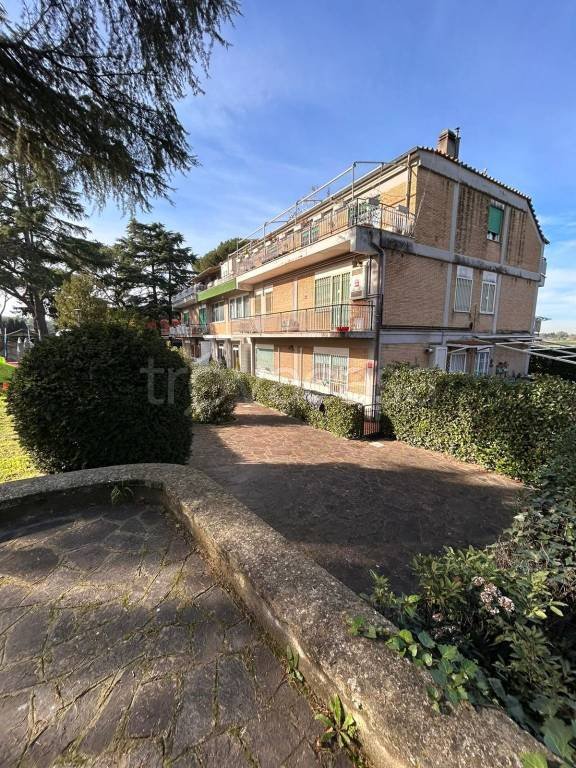 appartamento in vendita a Roma in zona Appio Pignatelli