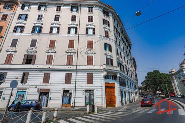 negozio in vendita a Roma in zona Rione Monti/Campitelli