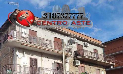 appartamento in vendita a Roma in zona Lago Regillo