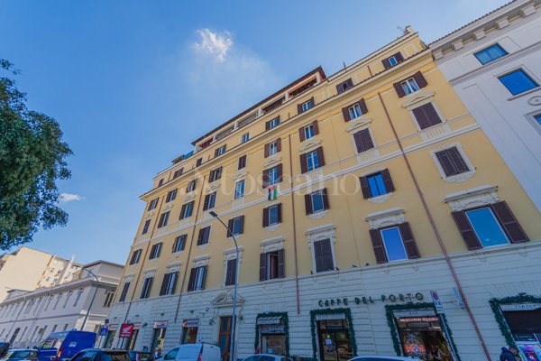 appartamento in vendita a Roma in zona Ostiense