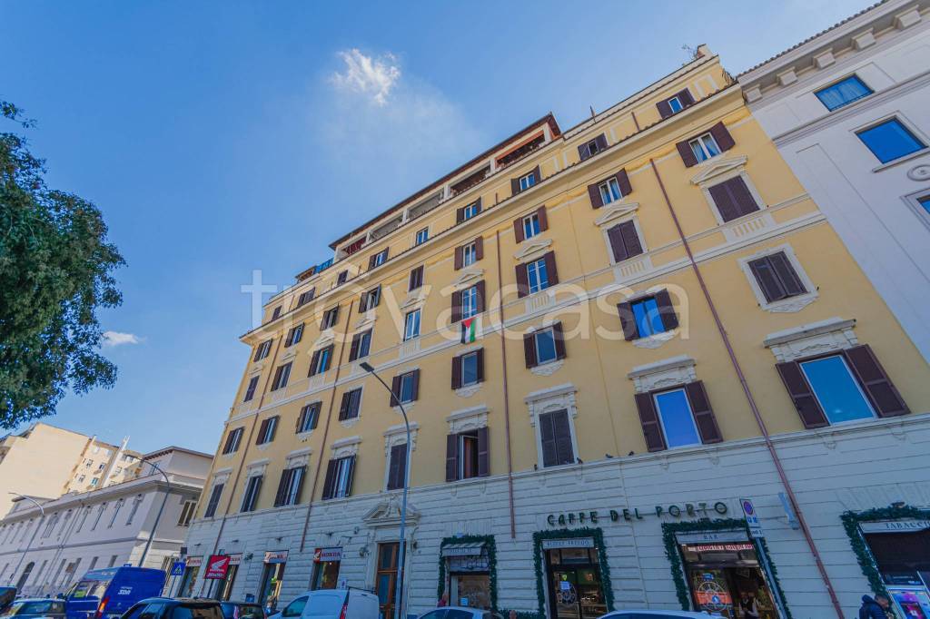 appartamento in vendita a Roma in zona Ostiense