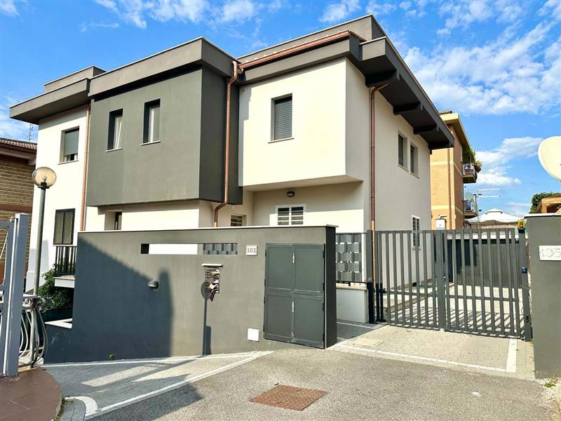 appartamento in vendita a Roma in zona Romanina