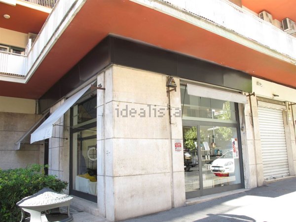 locale commerciale in vendita a Roma