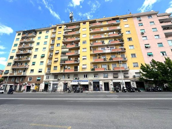 negozio in vendita a Roma in zona Portuense