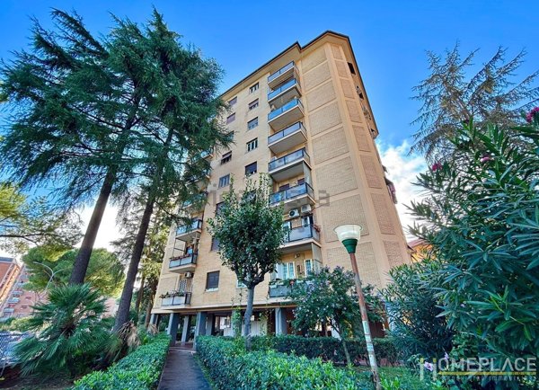 appartamento in vendita a Roma in zona Torre Spaccata