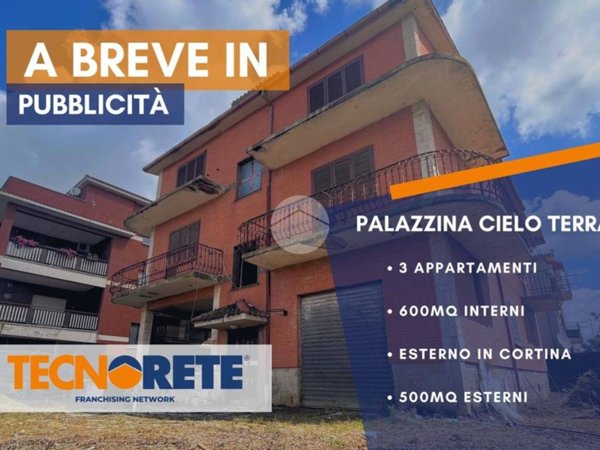 appartamento in vendita a Roma in zona Giardini di Corcolle