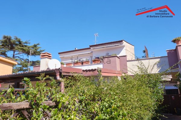 casa indipendente in vendita a Roma in zona Infernetto