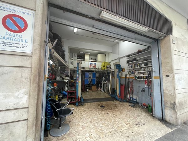 locale commerciale in vendita a Roma in zona Gianicolense