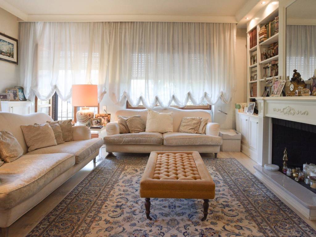 casa indipendente in vendita a Roma in zona EUR