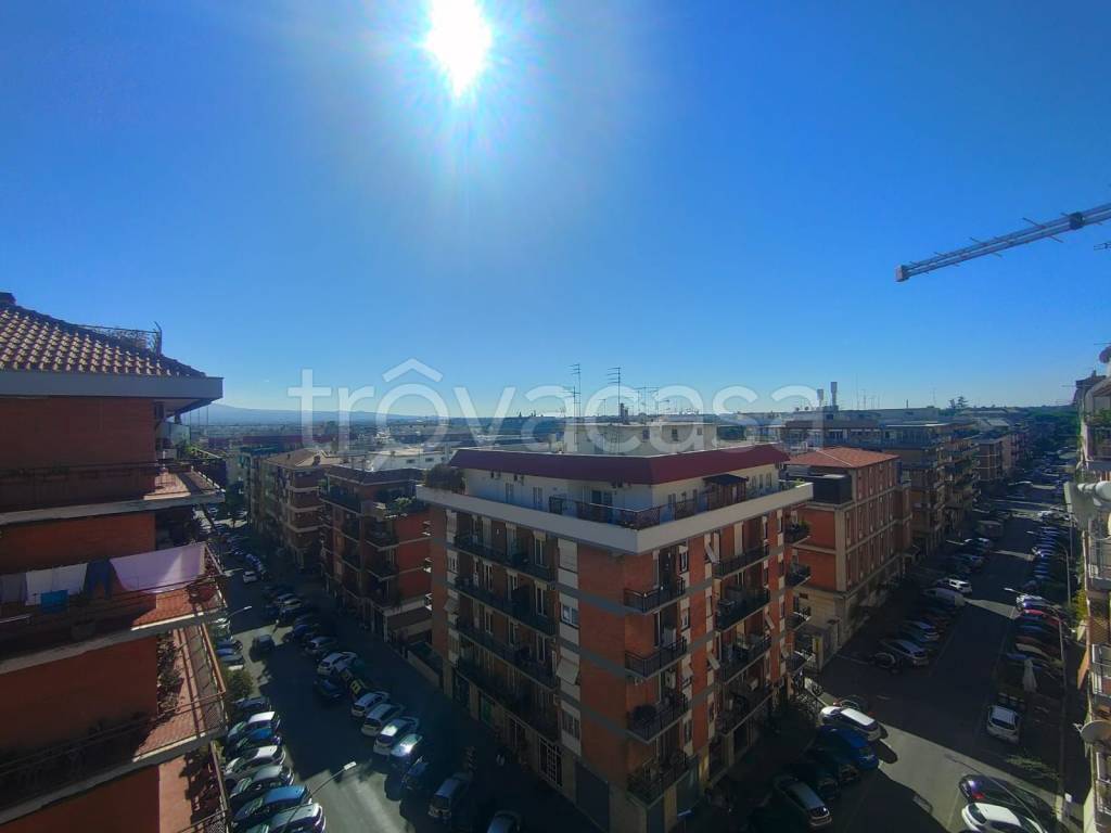 appartamento in vendita a Roma in zona Appio Claudio