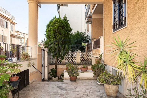 appartamento in vendita a Roma in zona Tuscolano