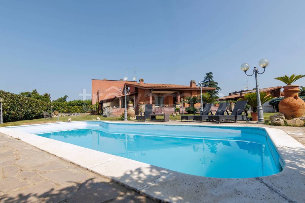 casa indipendente in vendita a Roma in zona Casal Morena