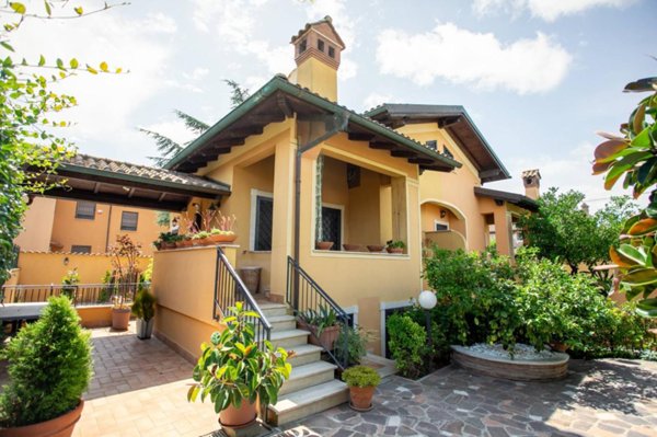 casa indipendente in vendita a Roma in zona Infernetto