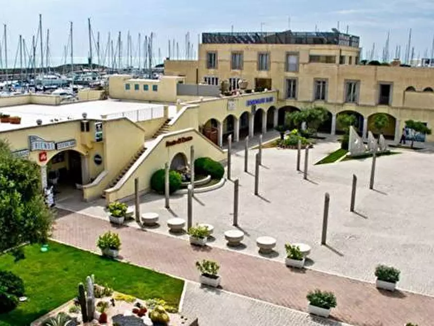 negozio in vendita a Roma in zona Ostia