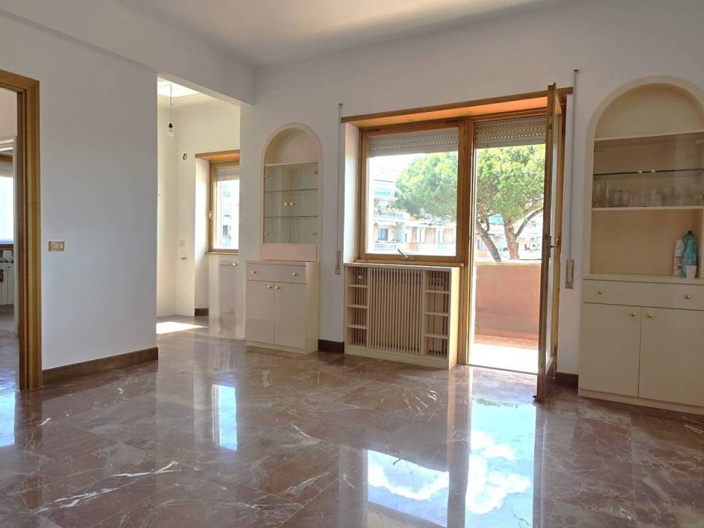 appartamento in vendita a Roma in zona Axa